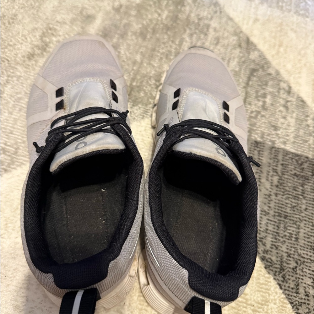 Pre loved waterproof On Running Women's Athletic Shoes - Gray and Black